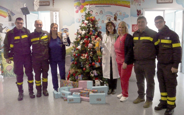 BRINDISI.La Befanae l’Associazione Nazionale Vigili del Fuoco in simbiosi.