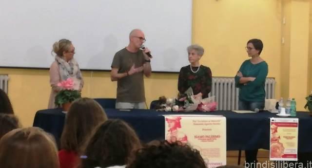 BRINDISI.GLI STUDENTI DEL LICEO CLASSICO INCONTRANO SIMONETTA AGNELLO HORNBY: DA LONDRA A BRINDISI.