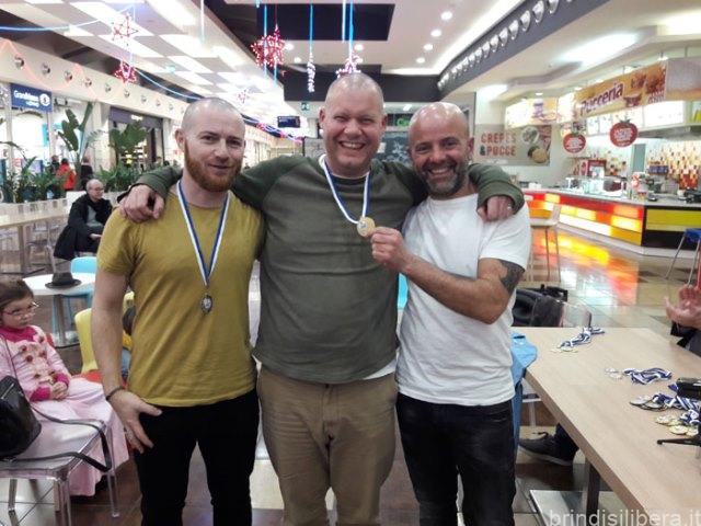 Il Texano Heath Melrose (al centro)