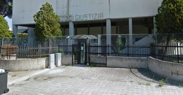 Interrogazione parlamentare depositata ieri in Senato e rivolta al Ministro della Giustizia, in merito all’insostenibile situazione esistente presso alcuni uffici del Tribunale di Brindisi ad oggi sforniti di sistema di aria condizionata funzionante.