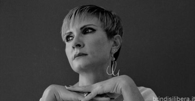 Giovanna Politi scrive la favola “Alice e il fantasmino Corona V”