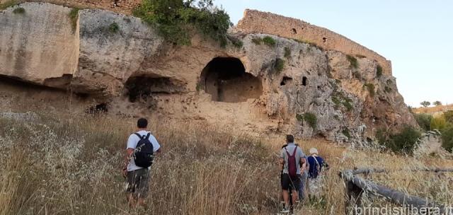 Viaggio a piedi nelle gravine di Grottaglie (TA)