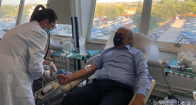 BRINDISI.Il Questore Rossi ritorna a donare il sangue al Perrino
