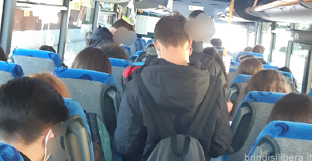 BRINDISI.Stop al sovraffollamento, vogliamo farci sentire!”non possiamo stare sui pullman in piedi come un gregge di pecore”