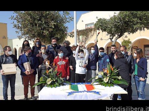 Premiazione al Porticciolo Turistico Marina di Brindisi dei ragazzi autistici che hanno partecipato  via smart alle gare nazionali.di canotaggio organizzate  dall’ Associazione Brindisi Rowing Club