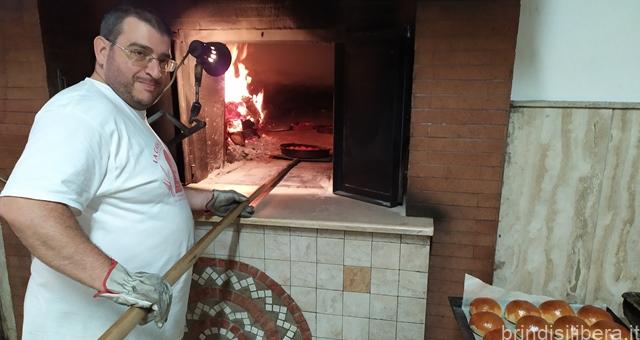 La Confartigianato di Bari e Brindisi fa gli auguri a tutti gli Artigiani ed invita i cittadini a comprare i loro prodotti.