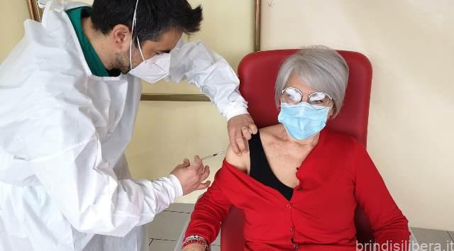 Vaccinazioni, riprende a Brindisi la somministrazione di AstraZeneca