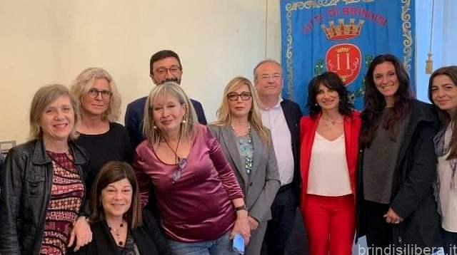 BRINDISI.Commissione pari opportunità,un fatto estremamente grave: la circolazione di un camion vela che inneggia,” Il corpo di mio figlio non è il mio corpo, sopprimerlo non è la mia scelta #stopaborto”.