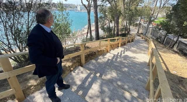BRINDISI.Rossi su Facebook:Questa scalinata è uno degli accessi che abbiamo realizzato per il Parco Tommaseo.