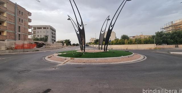 Fasano (Br).Via Attoma, rotatoria danneggiata: è già in riparazione