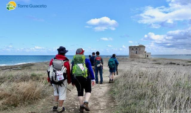 Dall’Inghilterra a Torre Guaceto seguendo la via Francigena: i pellegrini approdano in riserva