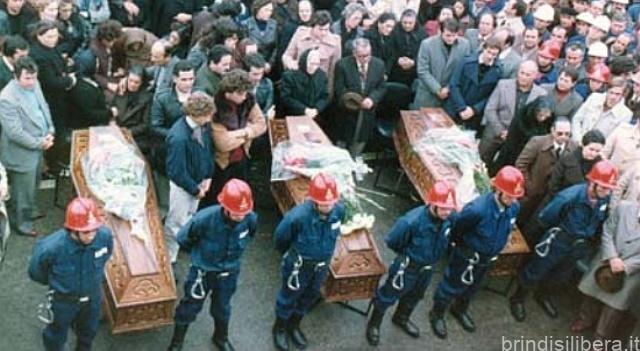 Editoriale di Ferdinando Cocciolo. PER NON DIMENTICARE…… la notte tra il 7 e 8 dicembre 1977, l’ esplosione del  Reparto P2T  della Montedison di Brindisi