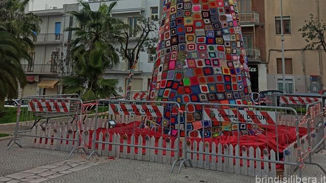 Ostuni, On. Palmisano(M5S): “Natale nel segno della condivisione e della tradizione con l’albero realizzato dal centro “Filo di Arianna”