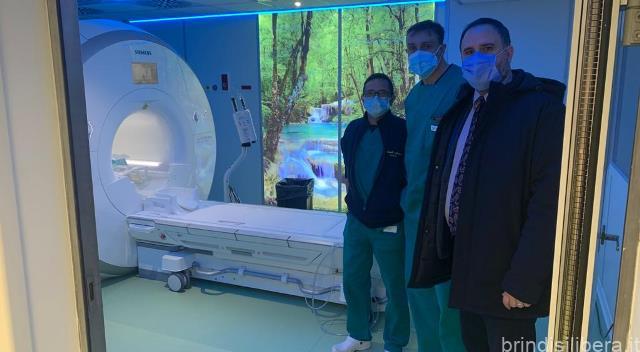 BRINDISI.VISITA DEL PRESIDENTE DELLA COMMISSIONE SANITA’ VIZZINO NEL REPARTO DI RADIOLOGIA DEL “PERRINO”