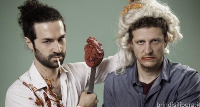 BRINDISI.Il Teatro Kopo chiude la rassegna 2021/22 sabato 9 aprile ore 21.00 e domenica 10 aprile alle ore 18.00, con ROMEO E GIULIETTA, L’AMORE FA SCHIFO MA LA MORTE DI PIU’.