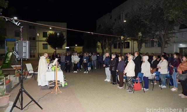 BRINDISI.Venerdì scorso, una messa in Piazza Muratori, al quartiere Paradiso, per l’anniversario della morte di San Pio, una significativa occasione di comunità.