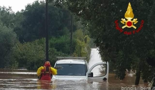 BRINDISI.Maltempo.I Vigili del Fuoco impegnati nella Notte per vari allagamenti.