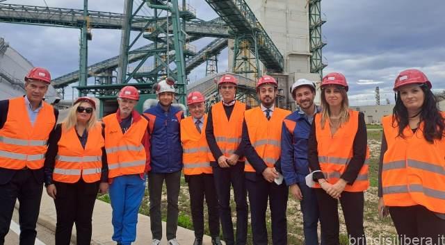 MOVIMENTO CINQUE STELLE VISITA CENTRALE ENEL BRINDISI.Si é parlato di impianti di energia rinnovabile, impianti di accumulo e altre iniziative in fase di sviluppo.