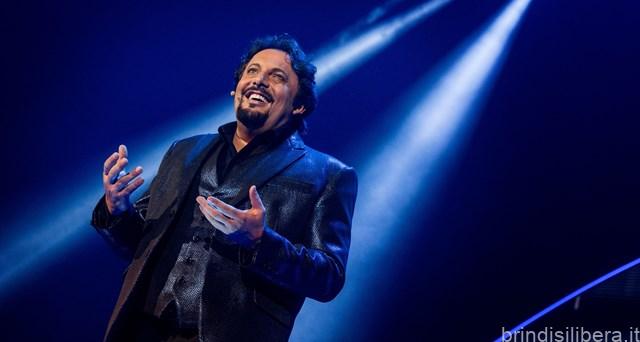 ENRICO BRIGNANO AL “VERDI” DI BRINDISI CON “MA… DIAMOCI DEL TU!”