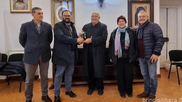 BRINDISI.COLDIRETTI e CONFARTIGIANATO donano le statuine per il Presepe delle Diocesi di Brindisi-Ostuni e di Oria.