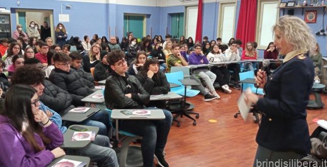 Nelle scuole superiori e medie di Brindisi contro Bullismo e Cyberbullismo.