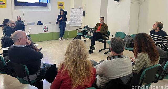 BRINDISI.MANIFESTO, BILANCIO SOCIALE E NUOVO SITO WEB:  LE CASE DI QUARTIERE FANNO RETE  www.casediquartiere.it 