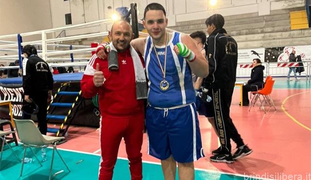 Trionfo degli atleti della Boxe Iaia Brindisi ai Regionali di Terlizzi. A conquistare il titolo Giampaolo Gaudino e Mattia Stabile, quest’ultimo in un match finale tutto brindisino