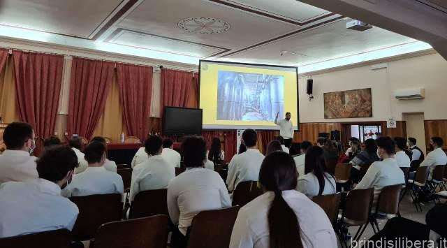 BRINDISI.Rubino racconta il mondo del vino alle nuove generazioni.  Terza edizione al “Pertini” di Brindisi di Vino In-Formazione.