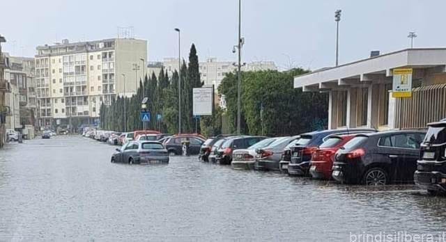 BRINDISI.Emergenza per maltempo.Effettuati 35 interventi dei Vigili del Fuoco, di cui una decina per soccorrere persone in auto.