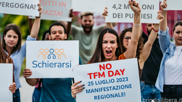 BRINDISI.LE PIAZZE DI SCHIERARSI SCENDONO IN PIAZZA CONTRO I PRIVILEGI DEI CONSIGLIERI REGIONALI PUGLIESI