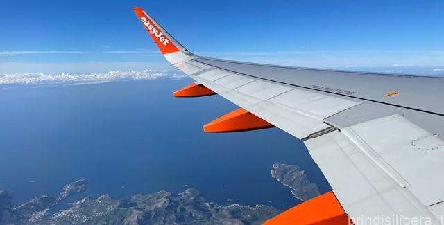 Volo in ritardo Easyjet Brindisi Milano di ben tre ore, 250 euro ai passeggeri