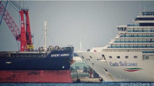 Le disarmonie del porto di Brindisi.