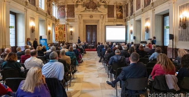 A Casa Lontani Da Casa e Doxa Pharma presentano “Curarsi lontano”, una nuova ricerca sulla migrazione sanitaria con dati e prospettive per migliorare la gestione del fenomeno