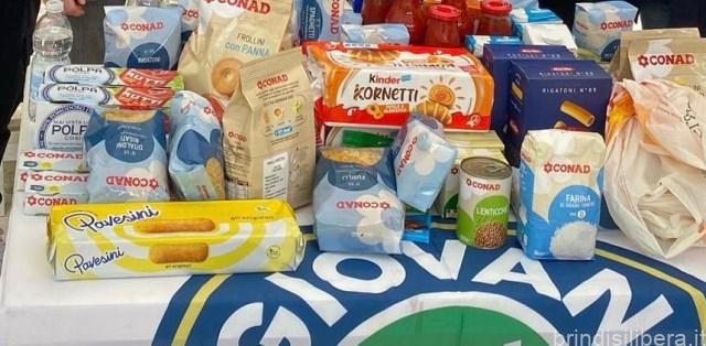 BRINDISI.IN PIAZZA CAIROLI SVOLTA RACCOLTA DI BENEFICENZA DA FORZA ITALIA GIOVANI BRINDISI