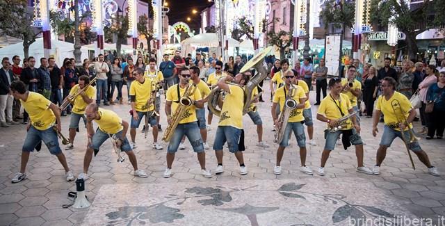 BRINDISI A NATALE: SI ACCENDE LA FESTA SUI CORSI