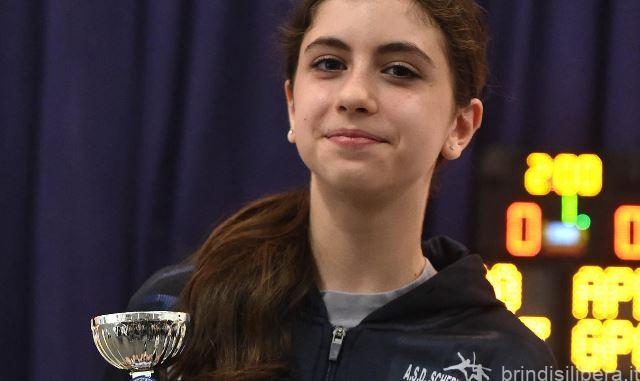 BRINDISI.SCHERMA: MARTINA ZEZZA ( LAME AZZURRE “MAESTRI ZUMBO” ) CONQUISTA UN PRESTIGIOSO SECONDO POSTO NELLA SPADA FEMMINILE BAMBINE