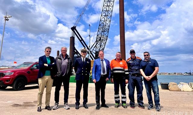 Porto di Brindisi: iniziata l’infissione dei pali per la realizzazione delle briccole