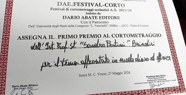 BRINDISI.Gli Studenti dell’Istituto S. Pertini di Brindisi Vincono il Primo Premio al DAE Festival Corto