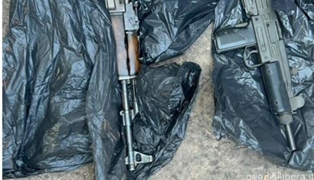 Brindisi (BR). Rinvenuti e sequestrati fucili mitragliatori in un casolare.