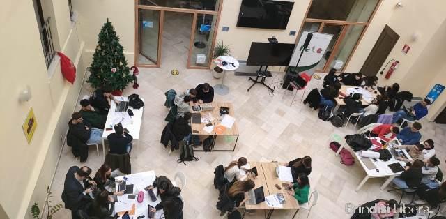 I ragazzi dell’Epifanio Ferdinando arrivano primi 𝗮𝗹𝗹’𝗛𝗮𝗰𝗸𝗮𝘁𝗼𝗻 del progetto YOUTH BRINDISI