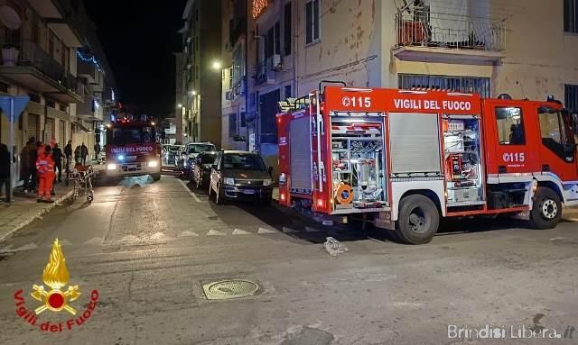 Incendio in un appartamento a Brindisi: nessun ferito, ma abitazione inagibile