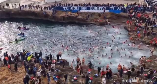 Tuffo di Capodanno Brindisi sempre più internazionale, adesioni persino dal Regno Unito, gli iscritti hanno già superato quota 250