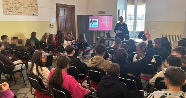 Fasano (BR). I Carabinieri incontrano gli studenti.