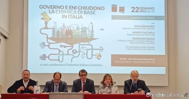 VERTENZA ENI VERSALIS. NON È TRANSIZIONE, MA DISMISSIONE. LA  MOBILITAZIONE CONTINUA