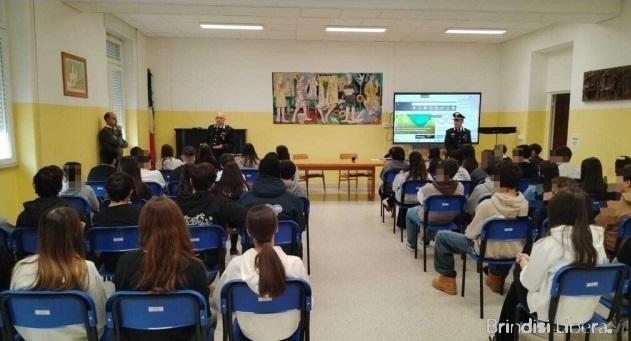 Mesagne (BR). I Carabinieri incontrano gli studenti.