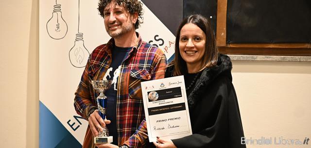 Primo premio per lo scrittore Riccardo Cristiano con “La compagnia del lupo”