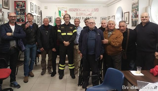 Gli auguri pasquali dell’A.N.VV.F. nel Com.do Prov. Vigili del Fuoco di Brindisi.