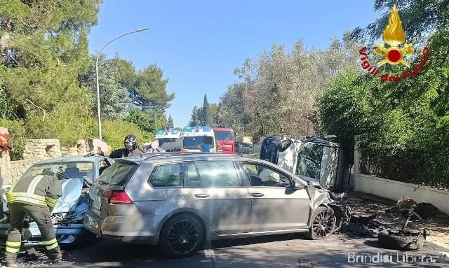 Incidente sulla SS605 a Mesagne: tre auto coinvolte, tre feriti