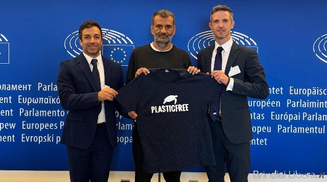 Ambiente: Plastica e salute umana nell’incontro tra Plastic Free Onlus e Antonio Decaro a Bruxelles in vista del trattato globale UNEP