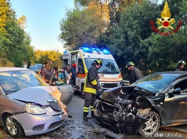 Incidente stradale sulla SP9 a Cisternino: due feriti, intervento dei Vigili del Fuoco